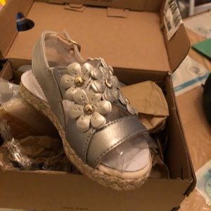 Uggs toddler Sandal Brand New haven’t been used